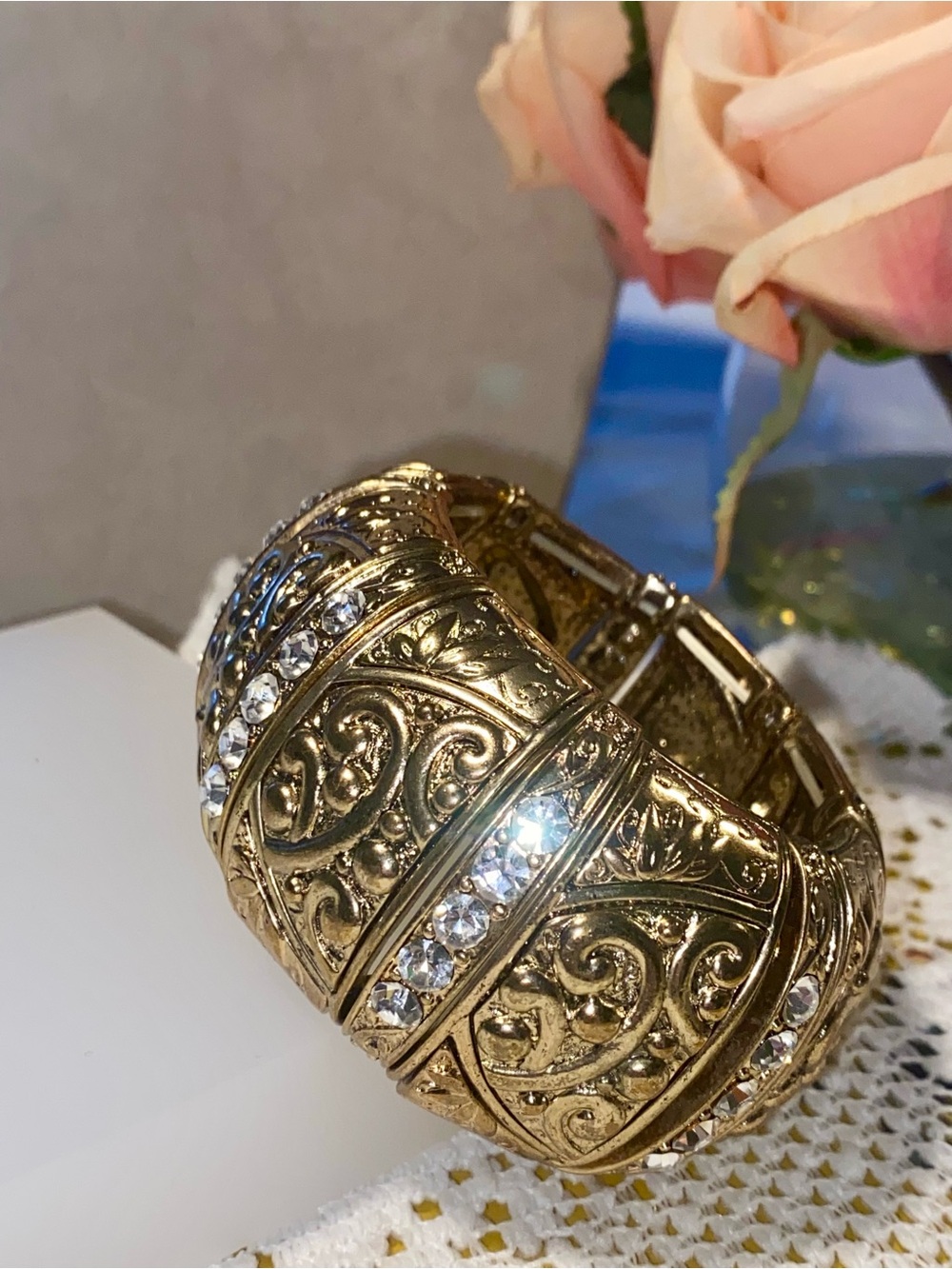 Elegant Antique Gold-Tone Filigree Stretch Bracelet with Crystal Accents